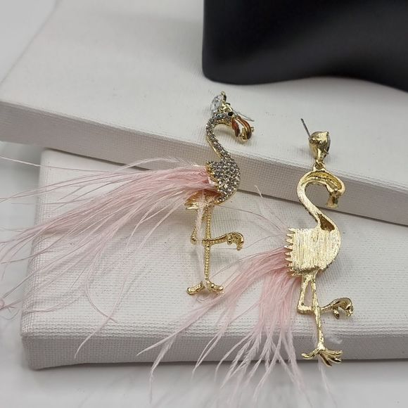 Sold.   SILVER POST FLAMINGO RHINESTONE PINK FEATHER EARRINGS - Picture 4 of 6